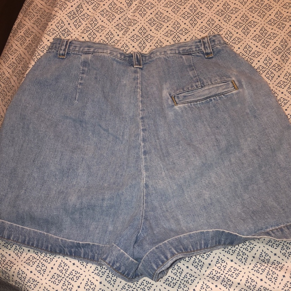 Shorts - Picture 3 of 3
